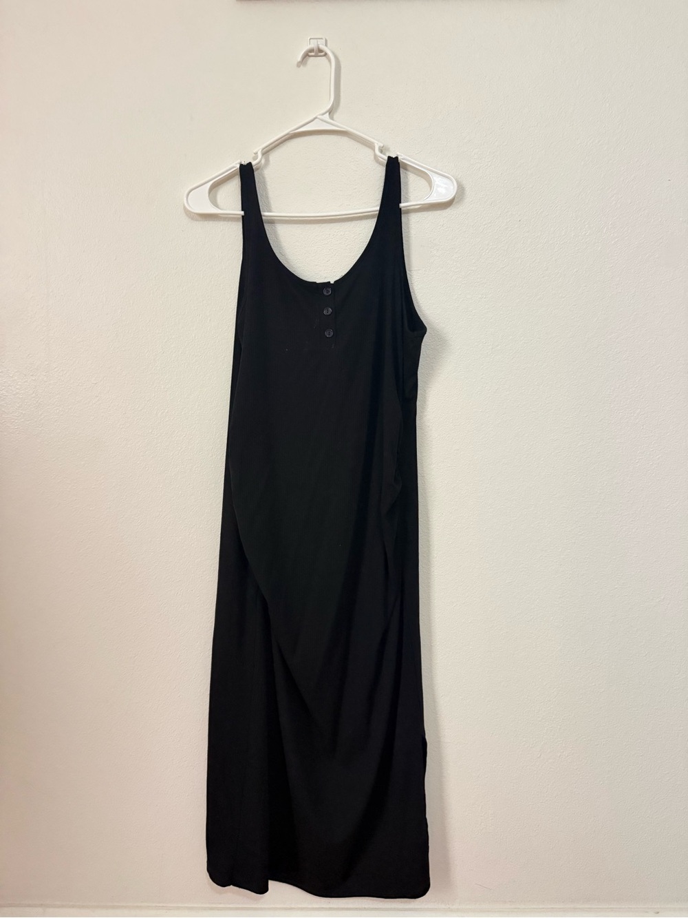 Heart Hips Black Sleeveless Maxi Dress with Button Front